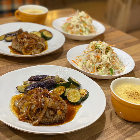 通常レッスン定員4名：たっぷり夏野菜と和風ソースのハンバーグ