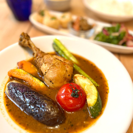 おさらい用スパイスのおみやげ付き！たっぷり夏野菜とチキンのスープカレー　