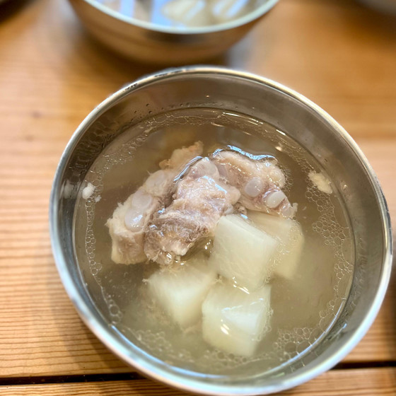 排骨湯(パイクータン/豚と大根のスープ)