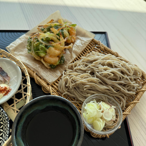 お蕎麦＆かき揚げ（えび・ミツバ・枝豆、たまねぎ）
