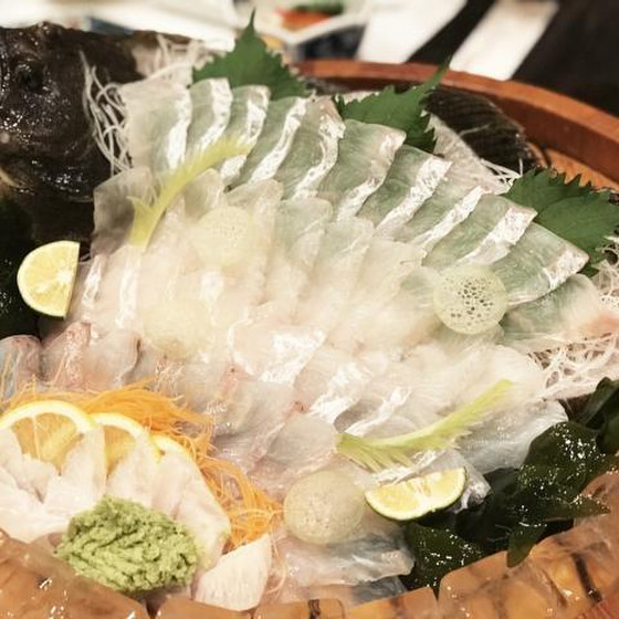 〈魚さばく〉ヒラメの姿造りができる女やけん＊桜