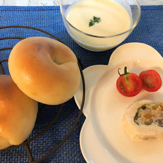 レーズン酵母のベーグル６個と鶏のイタリアンロール♪