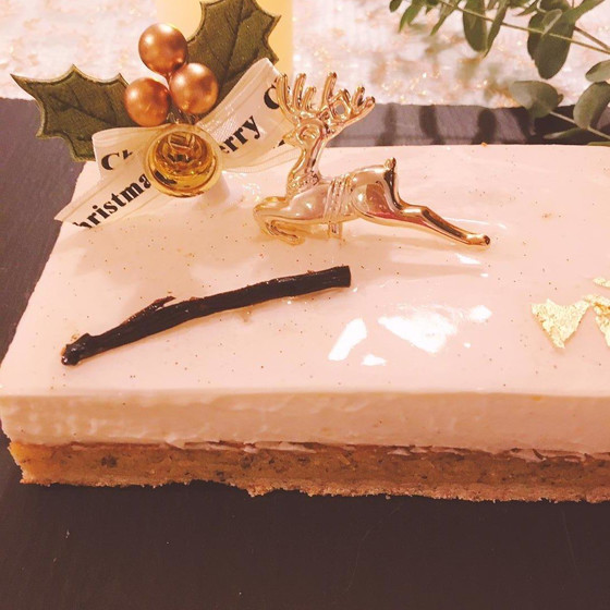 バニラ香る白いクリスマスケーキ