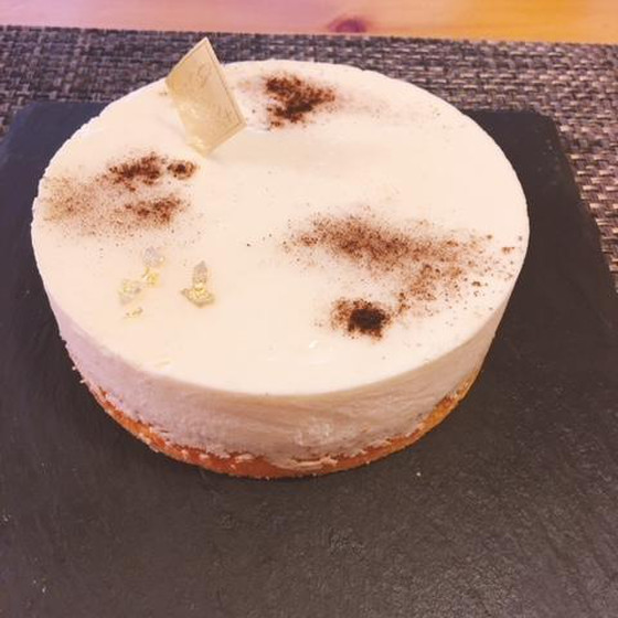 バニラ香る白いケーキ
