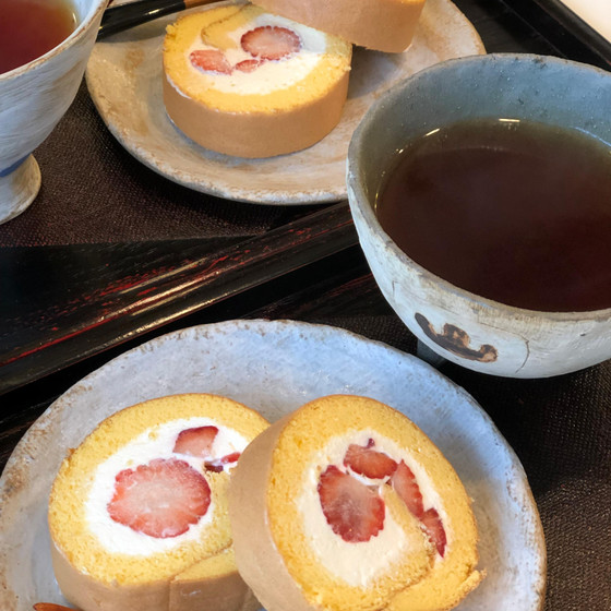 ★4月のお菓子『苺のロールケーキ』