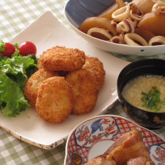 ご飯に合うおかず：　塩鮭コロッケ等