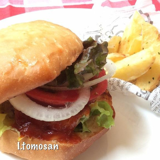 がっつりアメリカンハンバーガーとカリうまポテト！