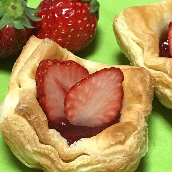 いちごのデニッシュ＆イングリッシュマフィン＜長久手＞