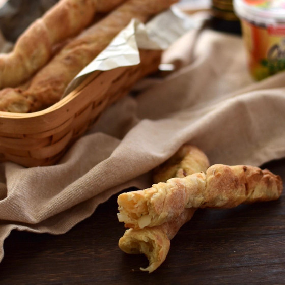ローストオニオンのバトン&カリカリのアーモンドクッキーパン