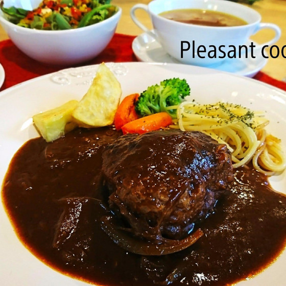 Ｘｍａｓにいかが～ブラウンソースの煮込みハンバーグ