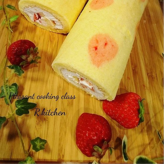 水玉模様の苺のロールケーキ１本お持ち帰りレッスン＆ランチ付