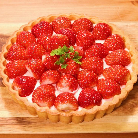 いちごタルト(中にはカスタードクリームたっぷり)【15㎝ワンホール】お持帰りスイーツレッスン