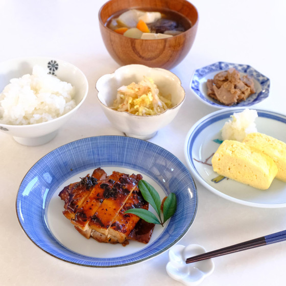 簡単だから何度でも　だし巻き卵焼き、鶏もも肉の蜂蜜醤油、牡蠣のしぐれ煮、白菜のおかか和え、けんちん汁、青大豆のひたし豆