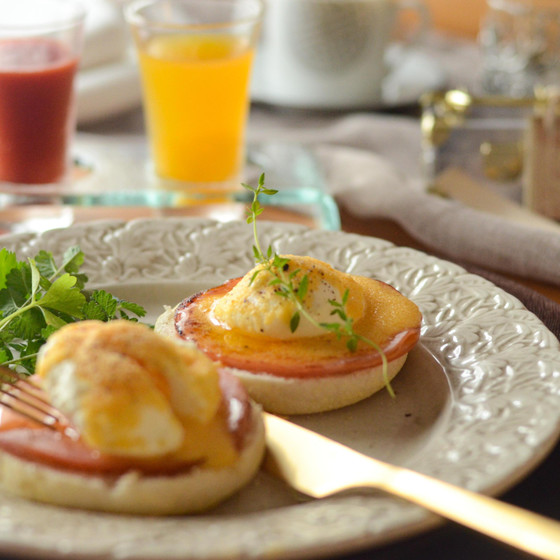 ホテルライクな朝ごはん〜エッグベネディクト編