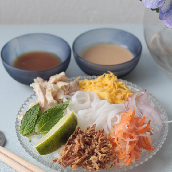 夏におすすめ！冷たいフォーの混ぜ麺・薄焼き卵を上手に焼くコツなど。