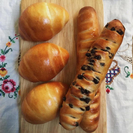 ホップ種で作る ふわふわパン バターロールとヴィエノア 