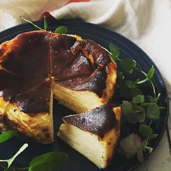 バスクチーズケーキとスコーン