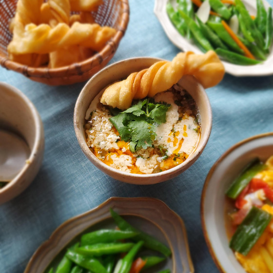 台湾食堂　シェントゥジャン/中華揚げパン/炒め物2種