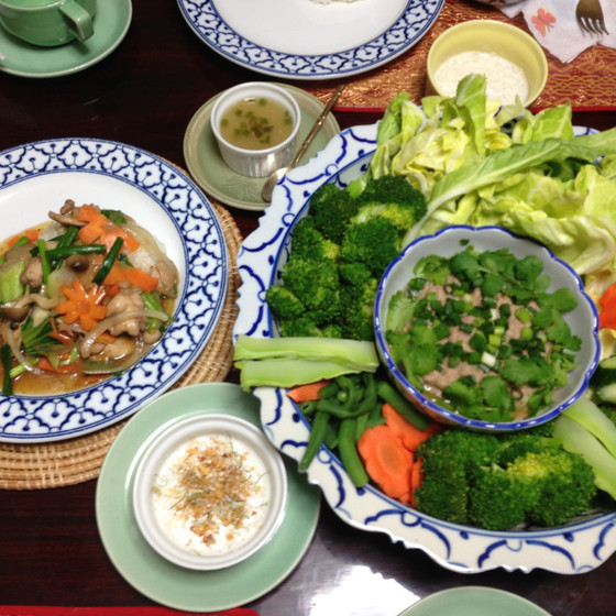 ☆タイランチメニュー☆野菜のディップ・ワンプレート・デザート