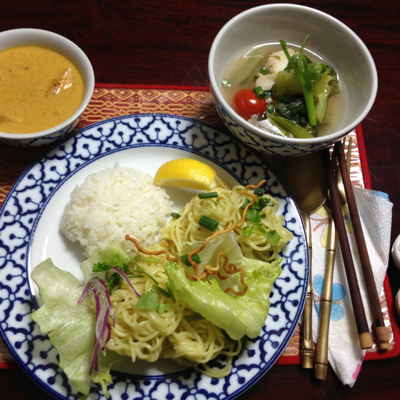 ☆タイのランチメニュー☆カオソーイ＆白身魚のスープ＆デザート