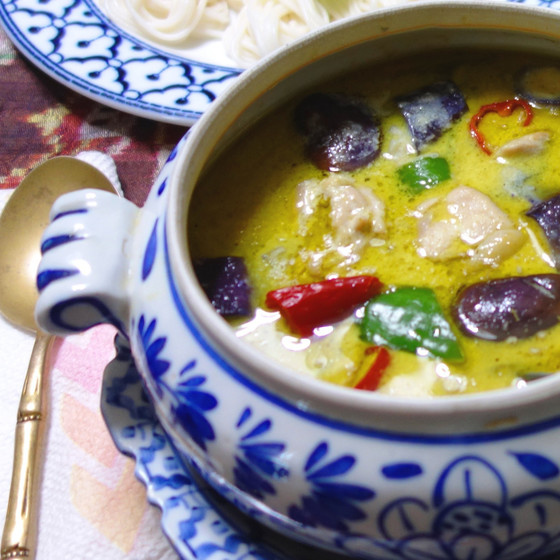 子連れでタイ料理！大人気のグリーンカレー＆春雨サラダ