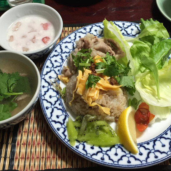 タイのランチメニュー肉詰め胡瓜のスープ＆タイ風炒飯＆デザート