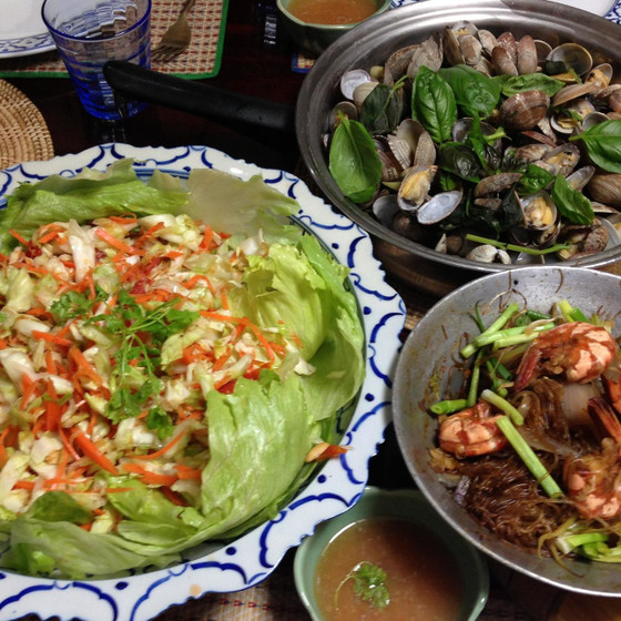 ☆タイのランチ☆旬のバジル蒸し＆ソムタム＆海老の春雨蒸し