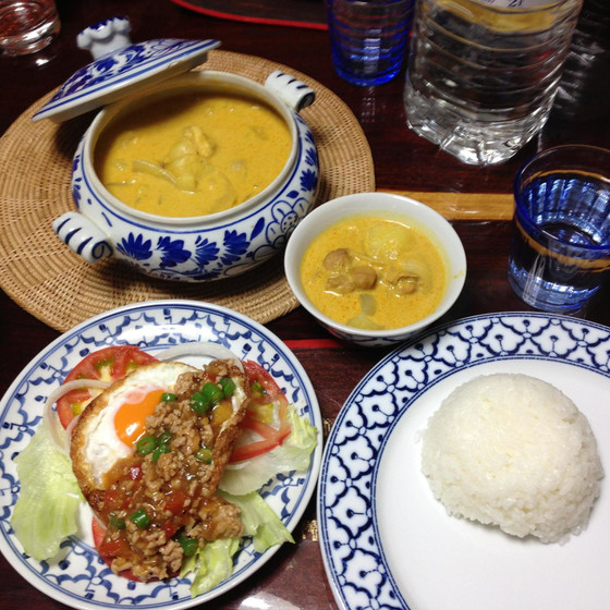 タイ料理で暑い夏を乗り切ろう！イエローカレー＆カボチャプリン