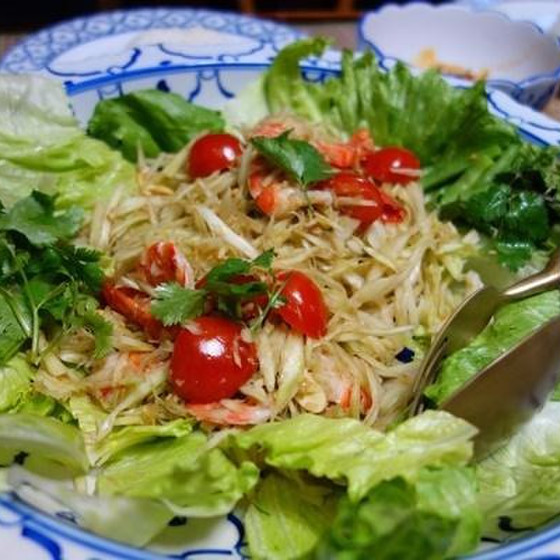 タイ料理ランチメニュー　ソムタム＆イカの肉詰め＆里芋の焼菓子