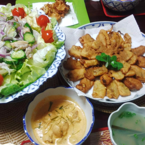 夜レッスン！旬のあさりのサラダ、鶏肉のカレー煮、揚げバナナ