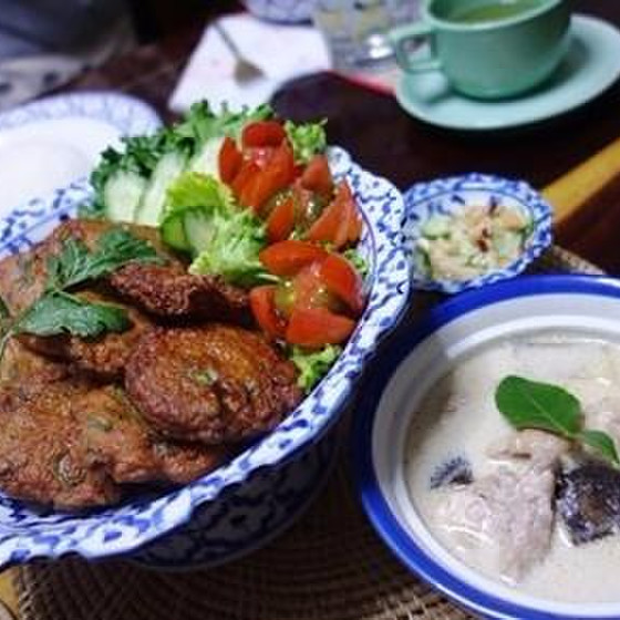タイ料理入門！ペーストから作るグリーンカレー＆薩摩揚げ