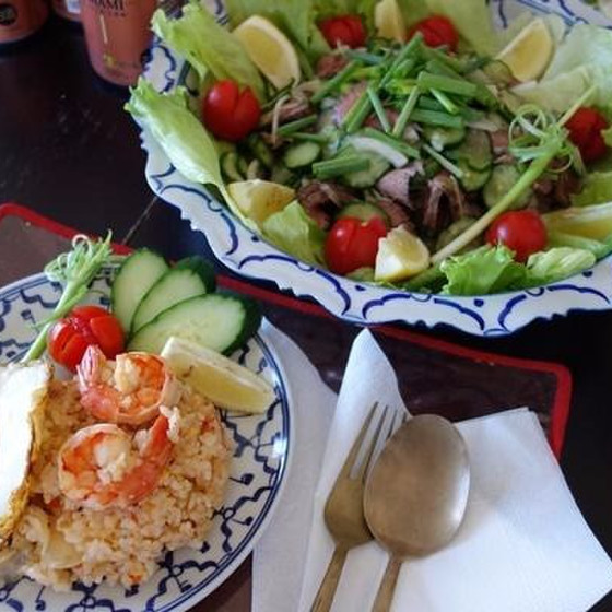 子連れでタイ料理♪ジューシー牛肉サラダ＆タイ風チャーハン