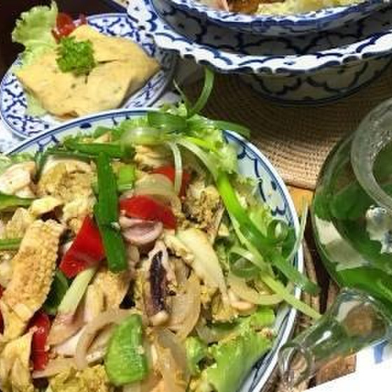 子連れでタイ料理♪子供が大好き！オムレツ＆イカのカレー炒め