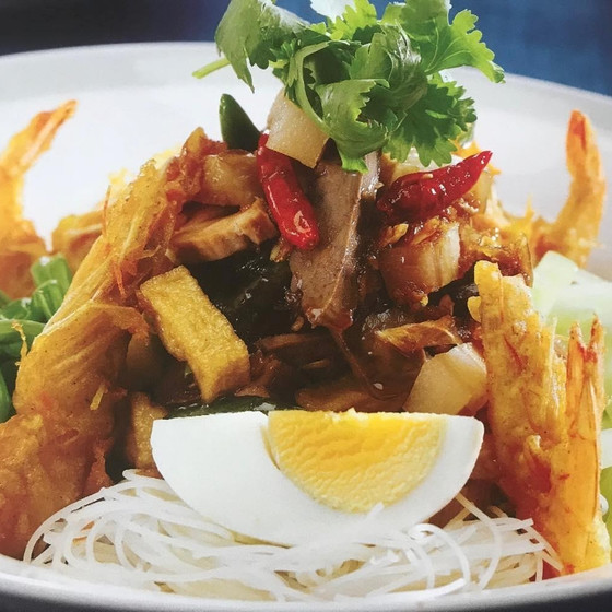 単発人気のタイ料理！南タイのサラダ＆豚肉の胡椒炒め＆デザート