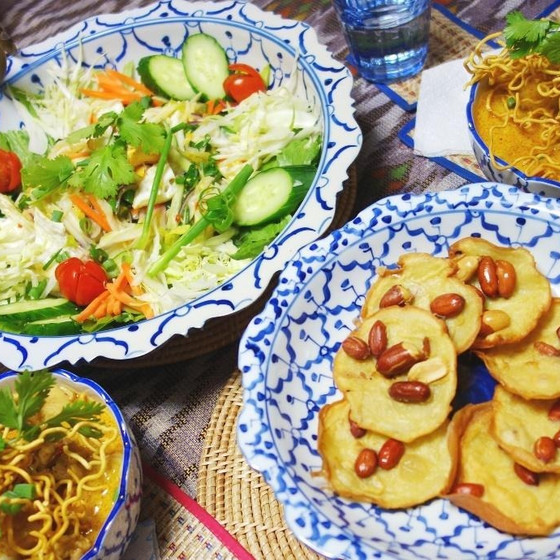 人気のタイ料理♪カオソーイ＆目玉焼きサラダ＆ピーナツクッキー