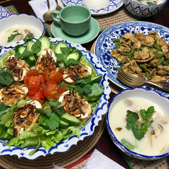 子連れＯＫ！ココナツミルクのトムヤムスープ＆豚肉のハーブ炒め