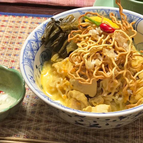 気軽にタイごはん♪大人気のカオソーイ＆豆腐サラダ