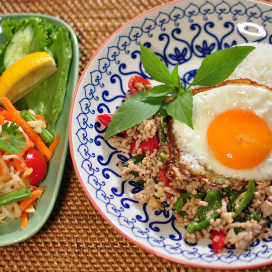 ★タイ料理入門★大人気のガパオライスと切り干し大根のソムタムを作っちゃおう♪