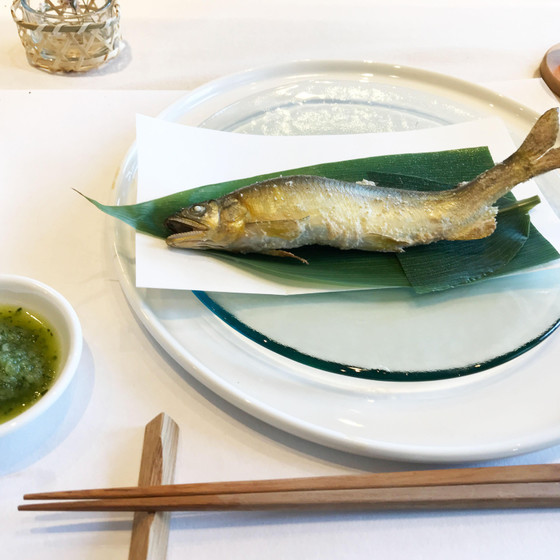 鮎の塩焼き　きゅうりソース