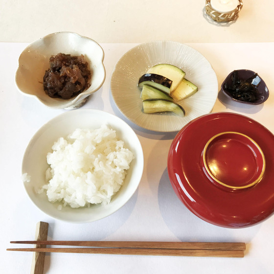 土鍋ごはん、夏のお味噌汁、牛肉しぐれ煮、昆布の佃煮