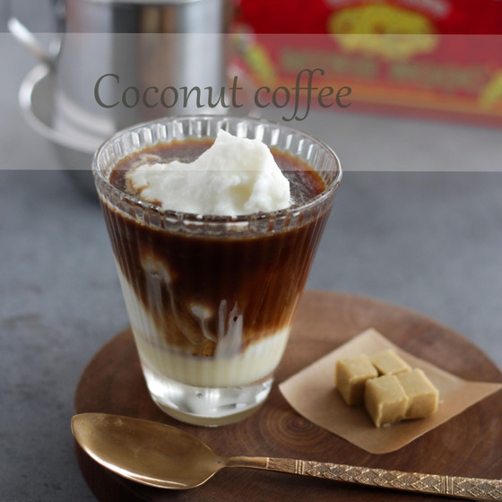 ココナッツコーヒー、緑豆菓子(Banh Dau Xa)