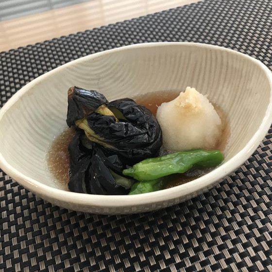 茄子を茶筅切りにして揚げびたし。