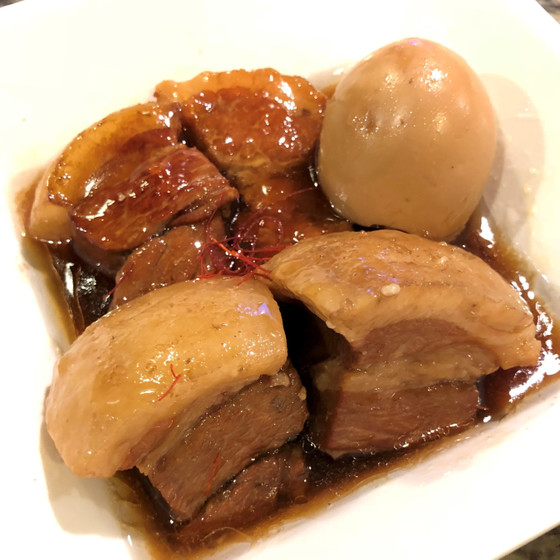 角煮。写真はバラ肉ですがレッスンでは肩ロースを使います