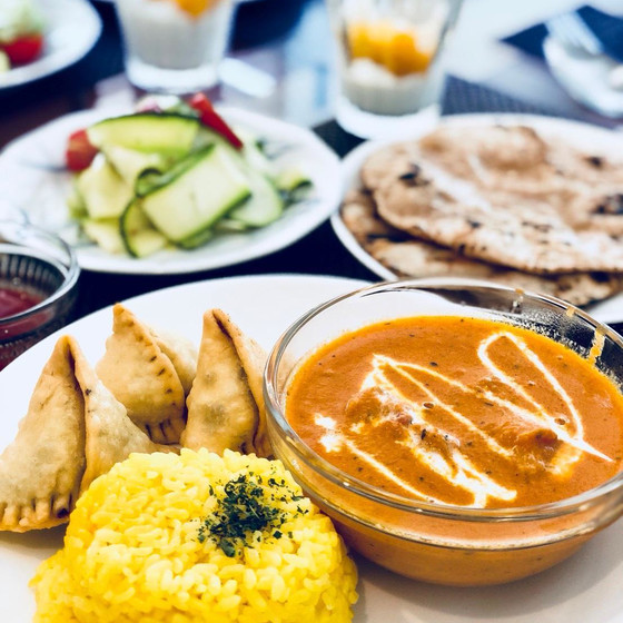 バターチキンカレー、サモサ他全8品～チャパティも手作りで～