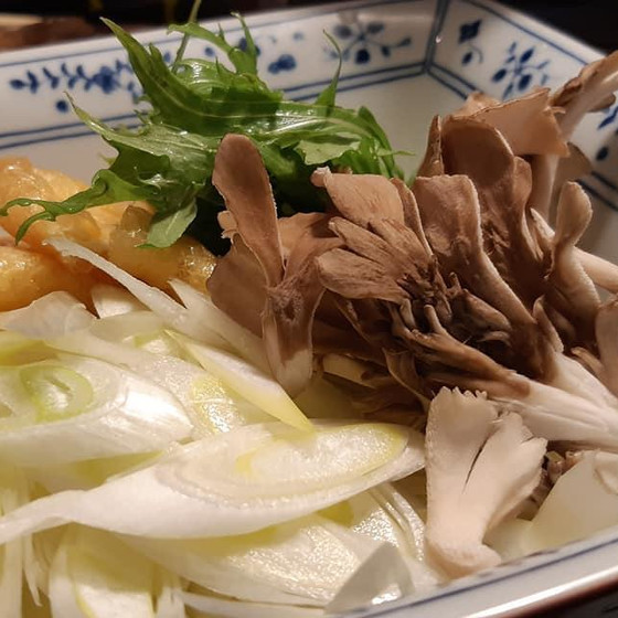お野菜は長ネギだけでも十分ですがお好みで豆腐やキノコも