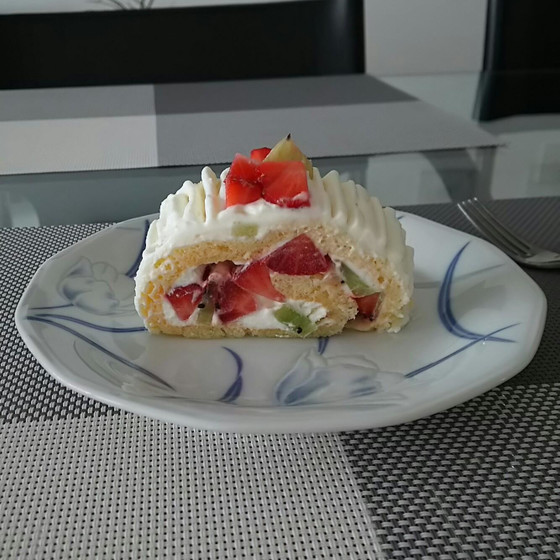 中にもたっぷりのフルーツを入れて。