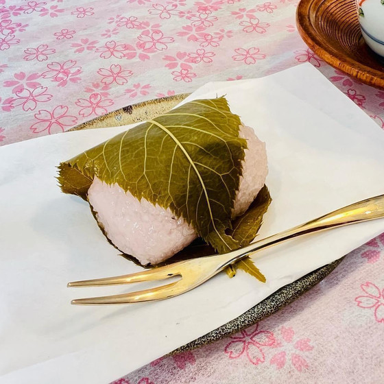 関西風は道明寺粉を使って、生地を作れば後は丸めるだけ