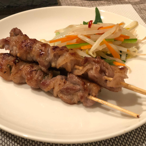 ベトナム風豚の串焼き、お持ち帰り分も有ります。