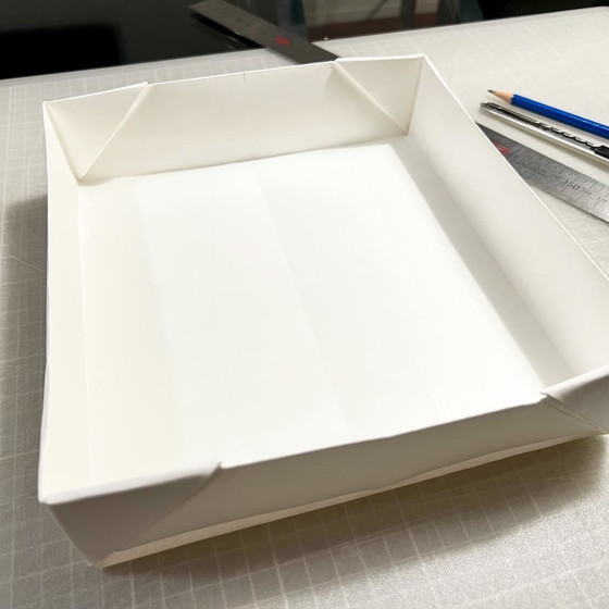 型は紙を折って作ります