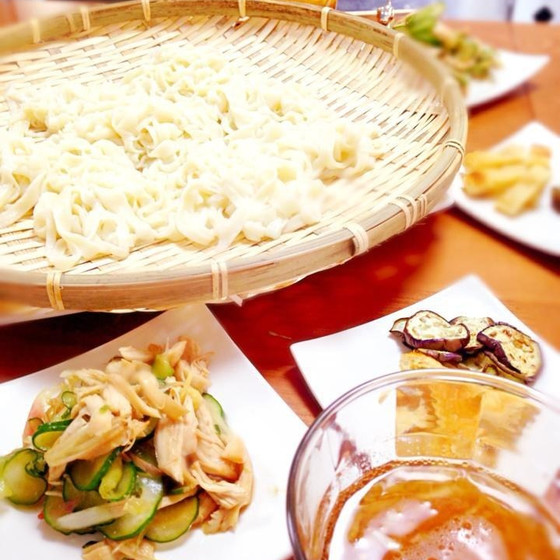 春休み特別レッスン【料理】紅白手打ちうどんを作ろう　